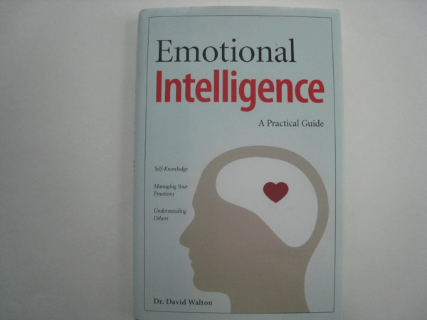 Book Cover: HBR's 10 Must Reads on Emotional Intelligence (with featured article "What Makes a Leader?" by Daniel Goleman)(HBR's 10 Must Reads)