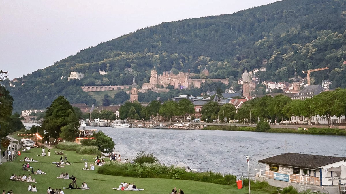 Heidelberg Castle in the background, people having picnics